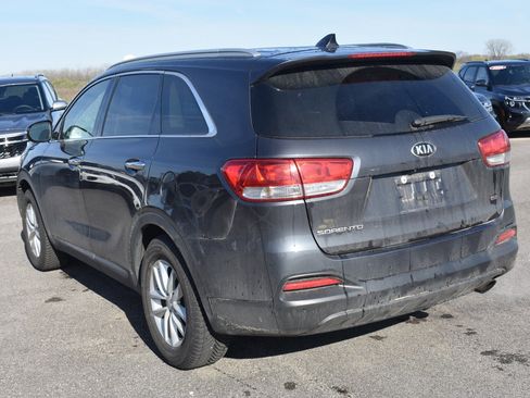 Used 2018 Kia Sorento LX image 5