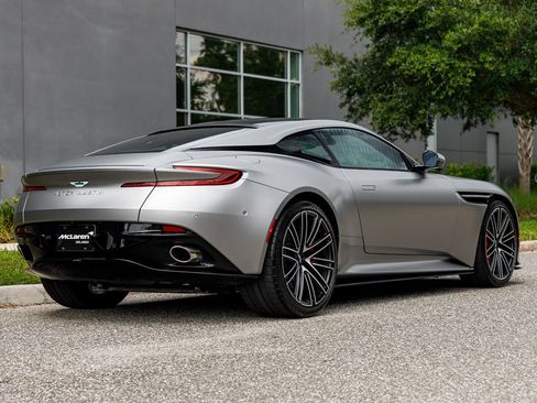Used 2024 Aston Martin DB12 Coupe RWD image 9