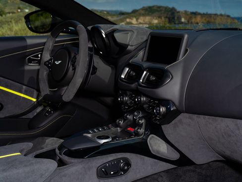 Used 2023 Aston Martin V8 Vantage Coupe RWD image 15