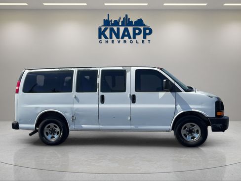 Used 2006 Chevrolet Express 1500 Passenger RWD image 5