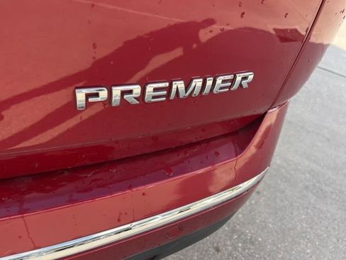 Used 2020 Chevrolet Traverse Premier FWD image 8