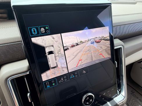Used 2025 GMC Yukon Denali w/ Advanced Technology Package RWD image 9