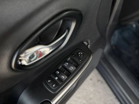 Used 2021 Jeep Cherokee Latitude Lux FWD image 24