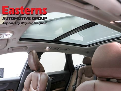 Used 2019 Volvo XC60 T5 Momentum w/ Multimedia Package image 34