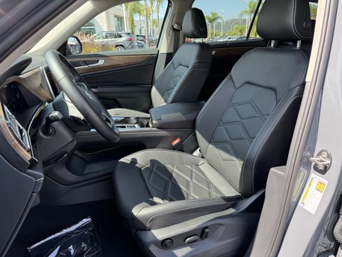 Used 2026 Volkswagen Atlas SE FWD image 14