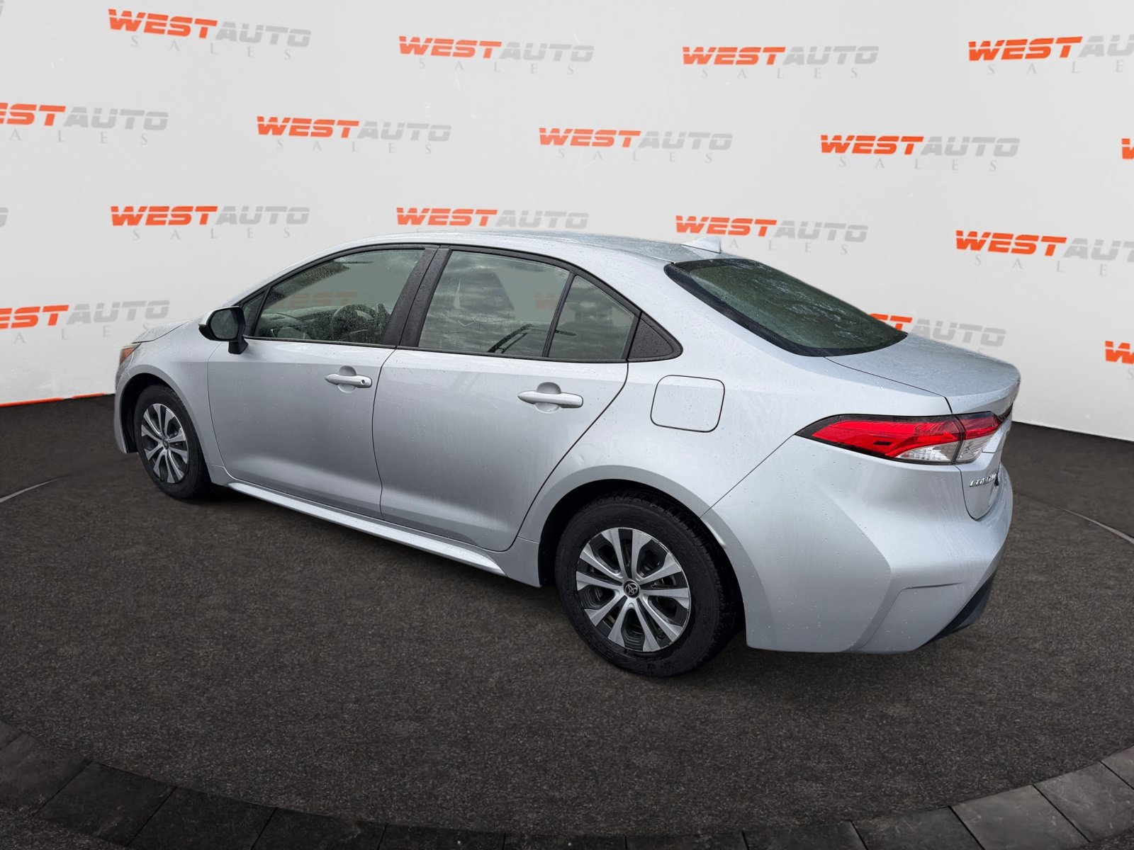 Used 2021 Toyota Corolla LE FWD image 3