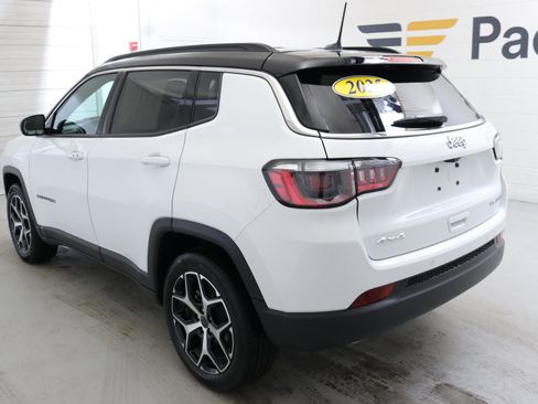 Used 2025 Jeep Compass Limited image 7