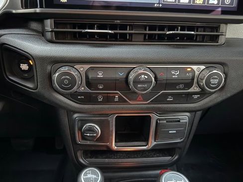 Used 2024 Jeep Wrangler Sport image 21