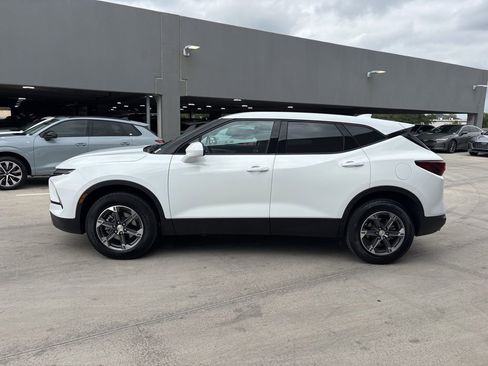 Used 2025 Chevrolet Blazer LT FWD image 9
