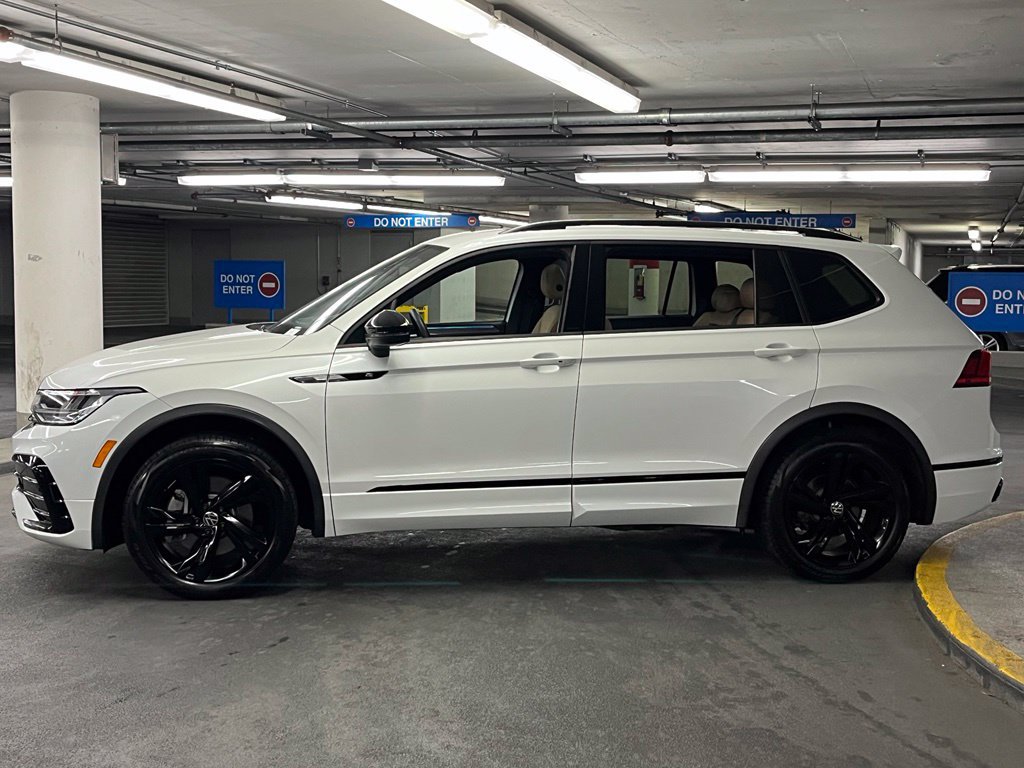 Used 2023 Volkswagen Tiguan SE R-Line FWD image 33