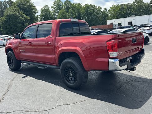 Used 2017 Toyota Tacoma SR5 w/ Tow Package RWD image 6