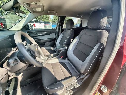 Used 2025 Chevrolet TrailBlazer LS w/ LS Convenience Package FWD image 18