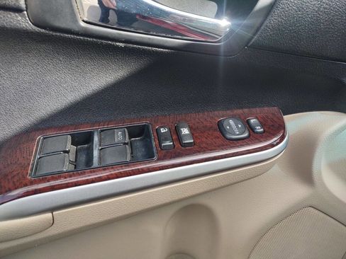 Used 2013 Toyota Camry XLE w/ Convenience Pkg image 12