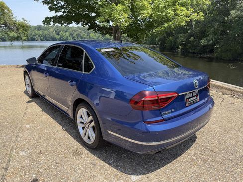 Used 2017 Volkswagen Passat 1.8T SE FWD image 5