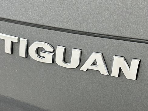 Used 2021 Volkswagen Tiguan S image 10