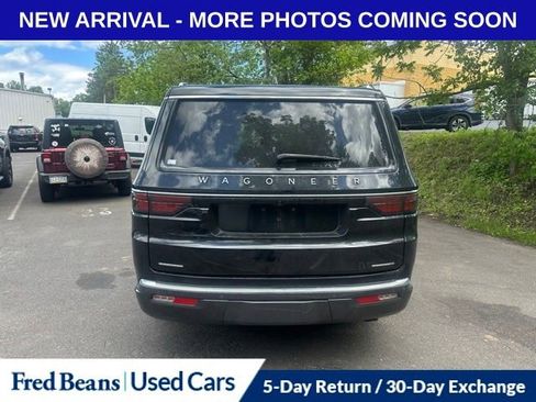 Used 2022 Jeep Wagoneer Series III w/ Premium Group I AWD/4WD image 6