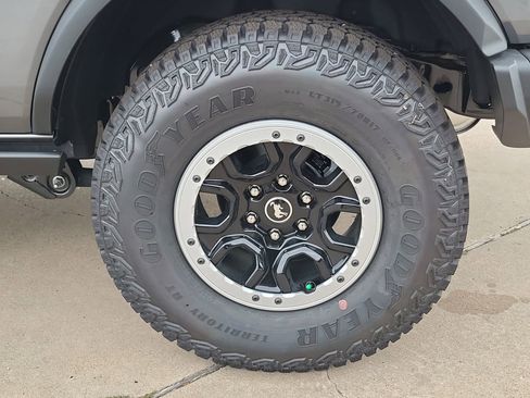 New 2025 Ford Bronco Badlands image 18