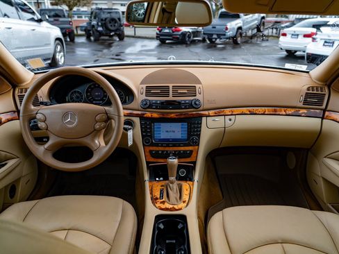 Used 2008 Mercedes-Benz E 350 4MATIC Sedan image 22