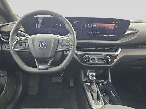 Used 2024 Buick Envista Sport Touring w/ Convenience I Package FWD image 9
