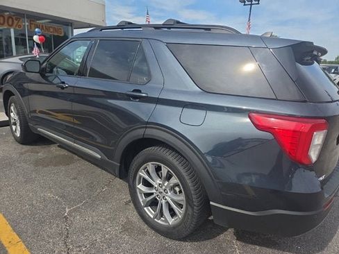 Used 2023 Ford Explorer XLT w/ Equipment Group 202A AWD/4WD image 2