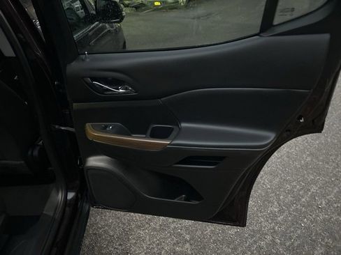 Used 2020 GMC Acadia SLE image 8