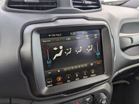 Used 2023 Jeep Renegade Latitude AWD/4WD image 16