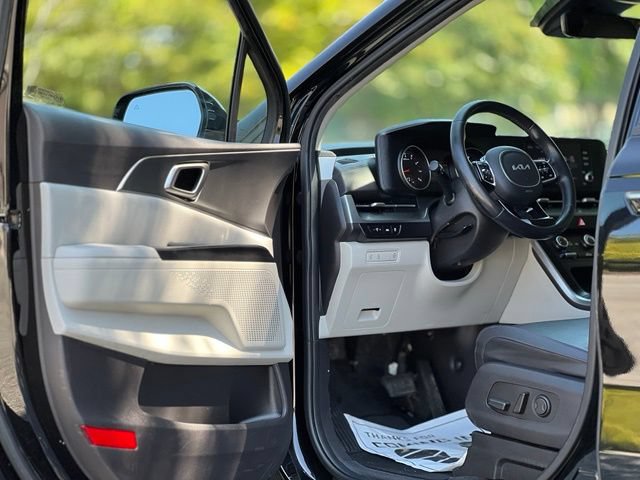 Used 2022 Kia Carnival LX FWD image 9