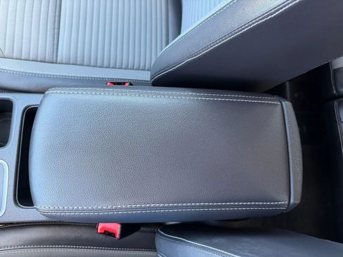 Used 2018 Ford Escape SE w/ SE Sport Appearance Package FWD image 30