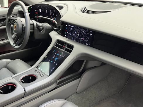 Used 2022 Porsche Taycan image 34