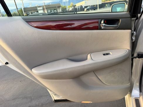 Used 2003 Lexus ES 330 w/ Premium Pkg FWD image 12