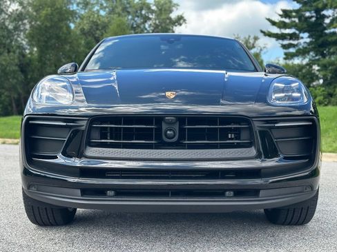 Used 2022 Porsche Macan AWD/4WD image 2