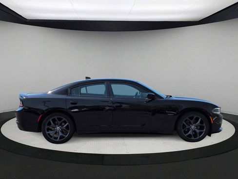 Used 2018 Dodge Charger R/T w/ Plus Group RWD image 9
