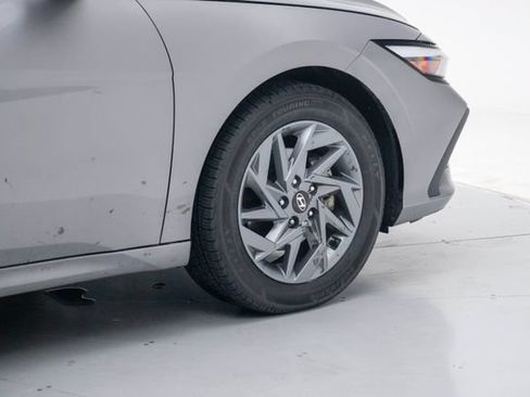 Used 2024 Hyundai Elantra SEL FWD image 7