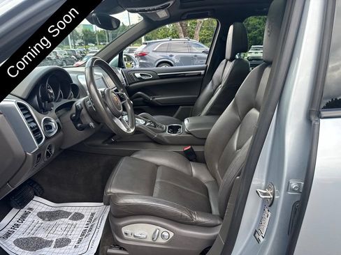 Used 2017 Porsche Cayenne Platinum Edition AWD/4WD image 9