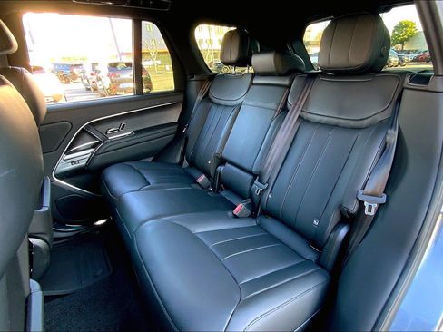 New 2025 Land Rover Range Rover SE image 11
