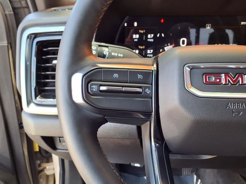 Used 2024 GMC Canyon AT4 w/ AT4 Premium Package AWD/4WD image 9