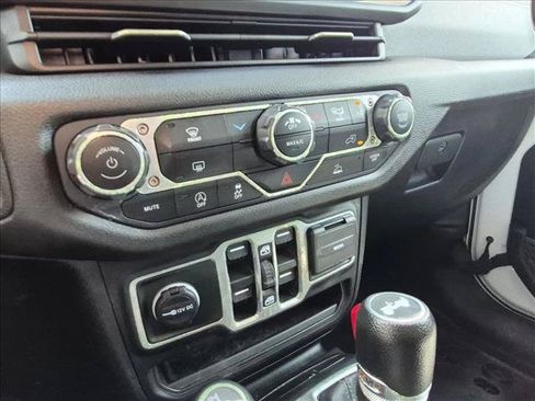 Used 2024 Jeep Wrangler Unlimited Sport AWD/4WD image 9