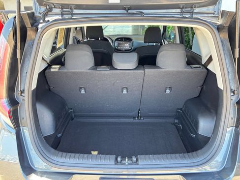Used 2025 Kia Soul LX w/ LX Technology Package FWD image 29