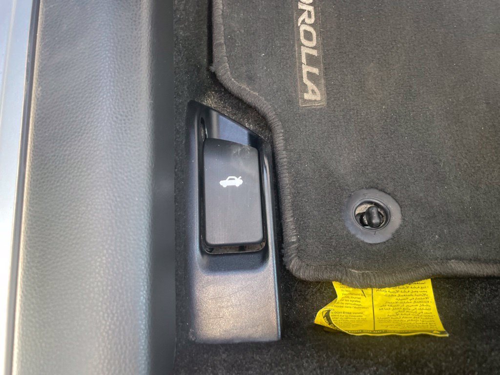 Used 2025 Toyota Corolla LE FWD image 18