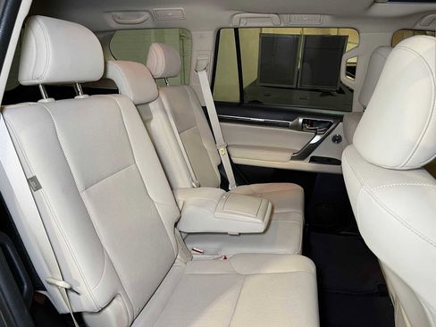 Used 2023 Lexus GX 460 Premium w/ Premium Plus Package image 15