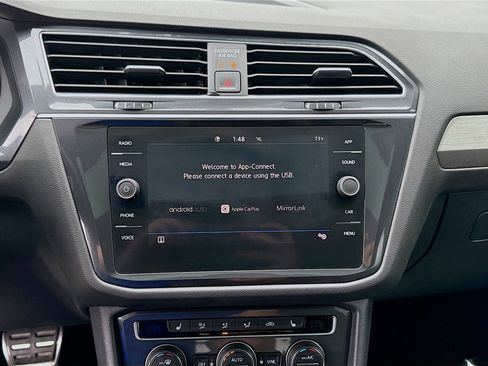 Certified 2020 Volkswagen Tiguan SE R-Line image 12