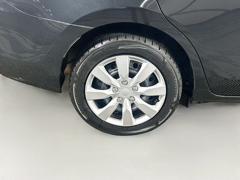 Used 2017 Toyota Corolla LE FWD image 11