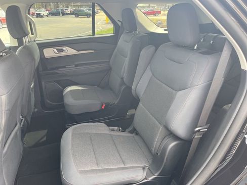 Used 2025 Ford Explorer Active AWD/4WD image 13