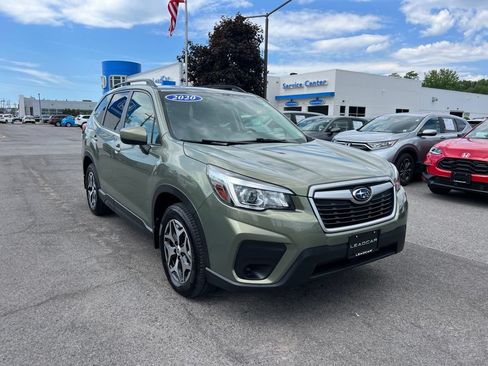 Used 2020 Subaru Forester Premium AWD/4WD image 7
