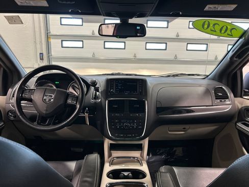 Used 2020 Dodge Grand Caravan SXT w/ Driver Convenience Group FWD image 29