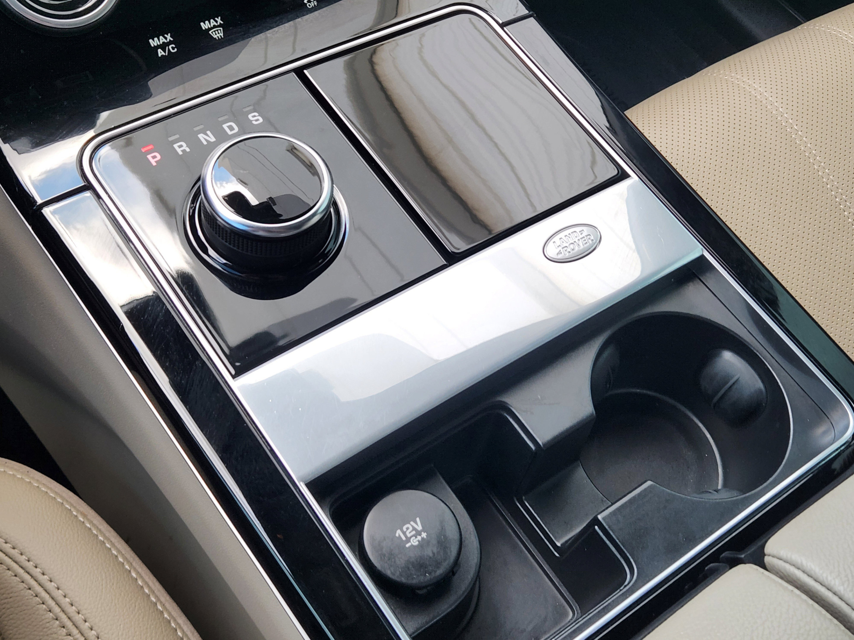 Used 2019 Land Rover Range Rover Velar R-Dynamic SE AWD/4WD image 16