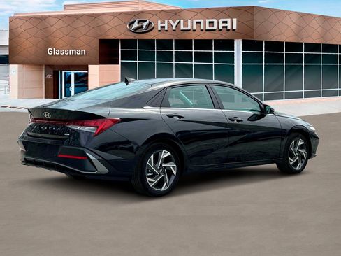 New 2025 Hyundai Elantra Limited image 9