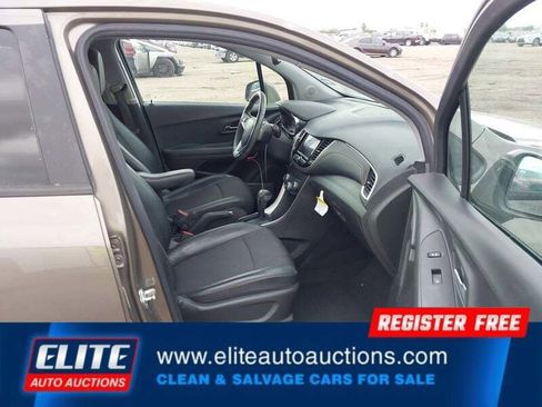 Used 2021 Chevrolet Trax LT w/ Sport Edition image 10