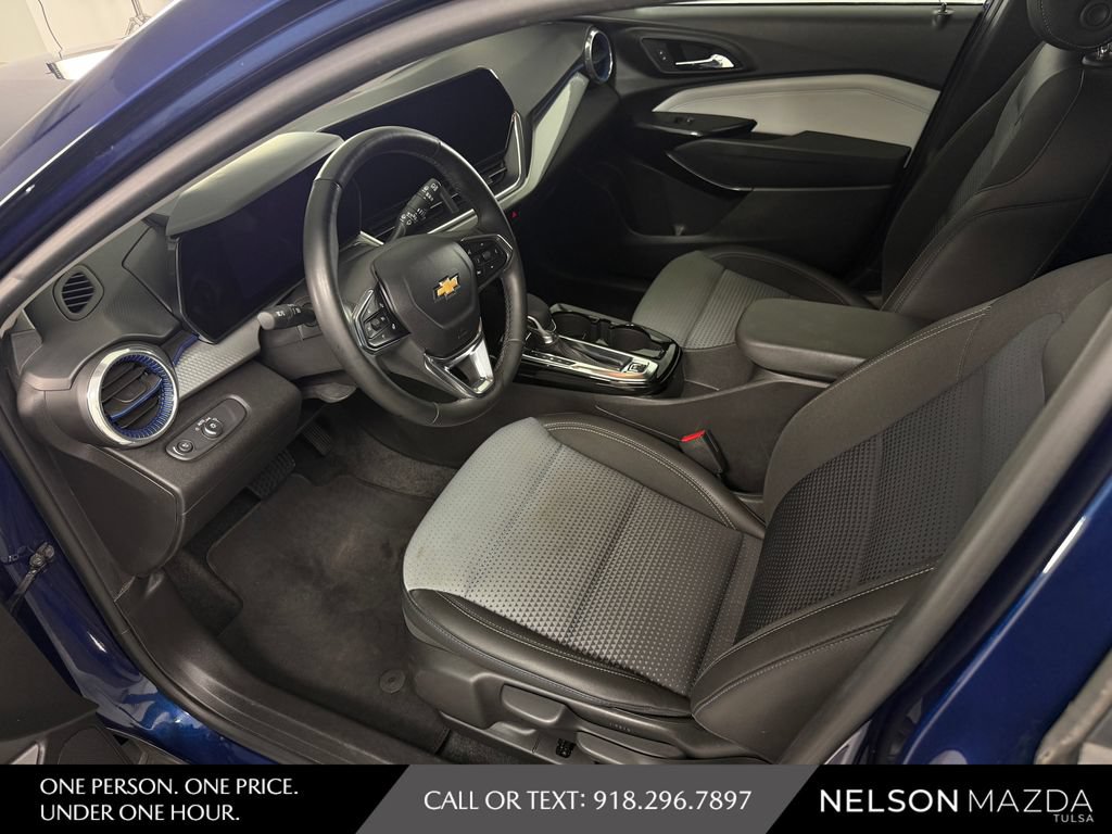 Used 2024 Chevrolet Trax LT w/ LT Convenience Package FWD image 18