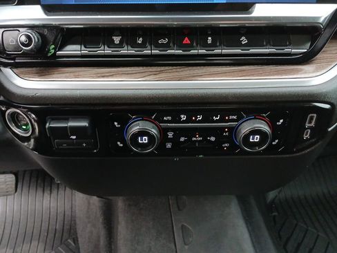 Certified 2025 Chevrolet Silverado 2500 LT AWD/4WD image 35